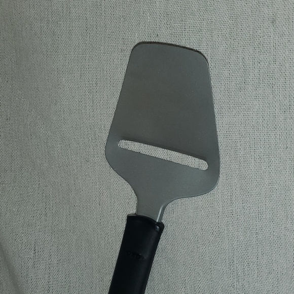 🌸 5/$12 OXO Good Grips Non-Stick Cheese plane - Picture 2 of 3